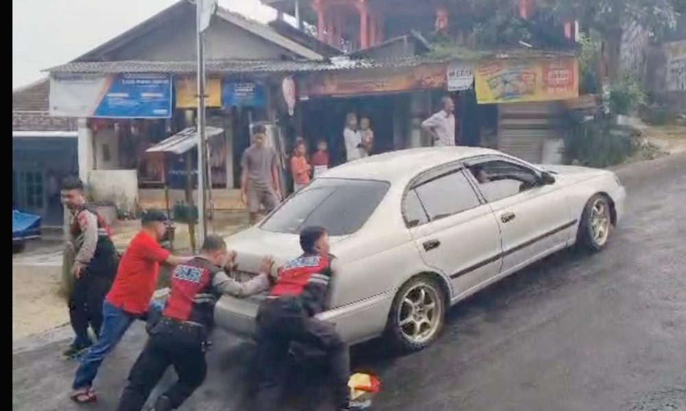Pasukan DROGBAN Polres Magetan, Jadi Pahlawan Di Tanjakan Sarangan-Cemoro&nbsp;Sewu.