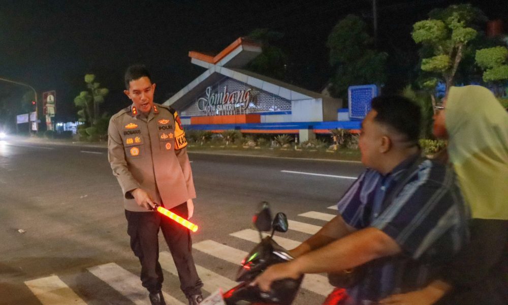 Polres Jombang Berhasil Mengurai Kepadatan Arus Lalin di Jalur&nbsp;Arteri