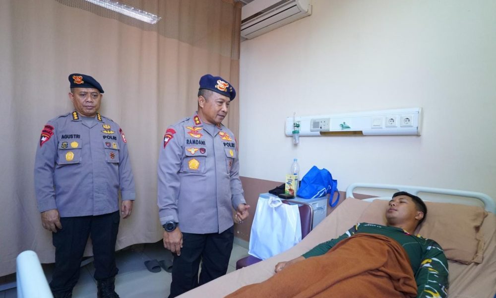 Wadankorbrimob Polri Peduli, Jenguk Anggota yang Sedang Sakit di RS Bhayangkara&nbsp;Brimob