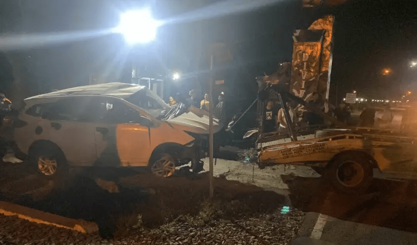 1 Orang Tewas !! Daihatsu Terios Nyelonong Menyeberang Rel dan Tertabrak KA Wijaya Kusuma di&nbsp;Pasuruan