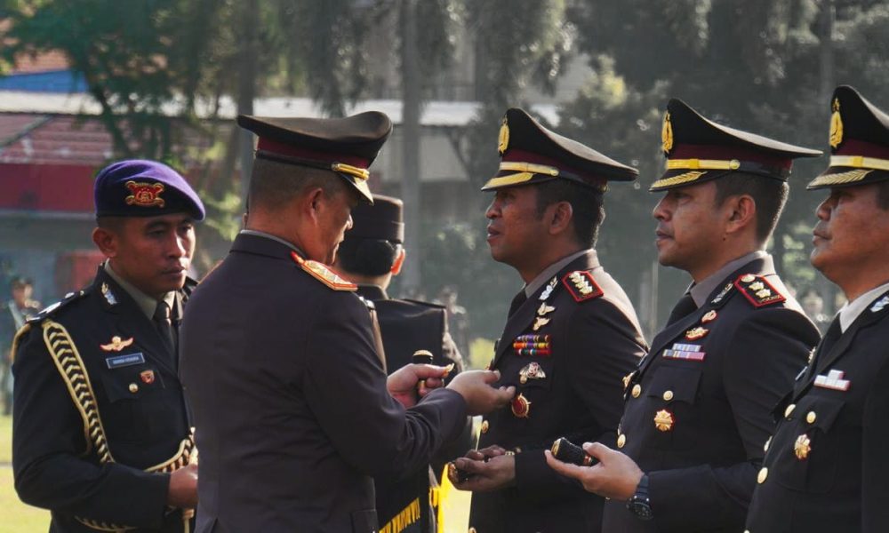 Kapolresta Sidoarjo “Christian Tobing” Terima Reward Pin Emas&nbsp;Kapolri