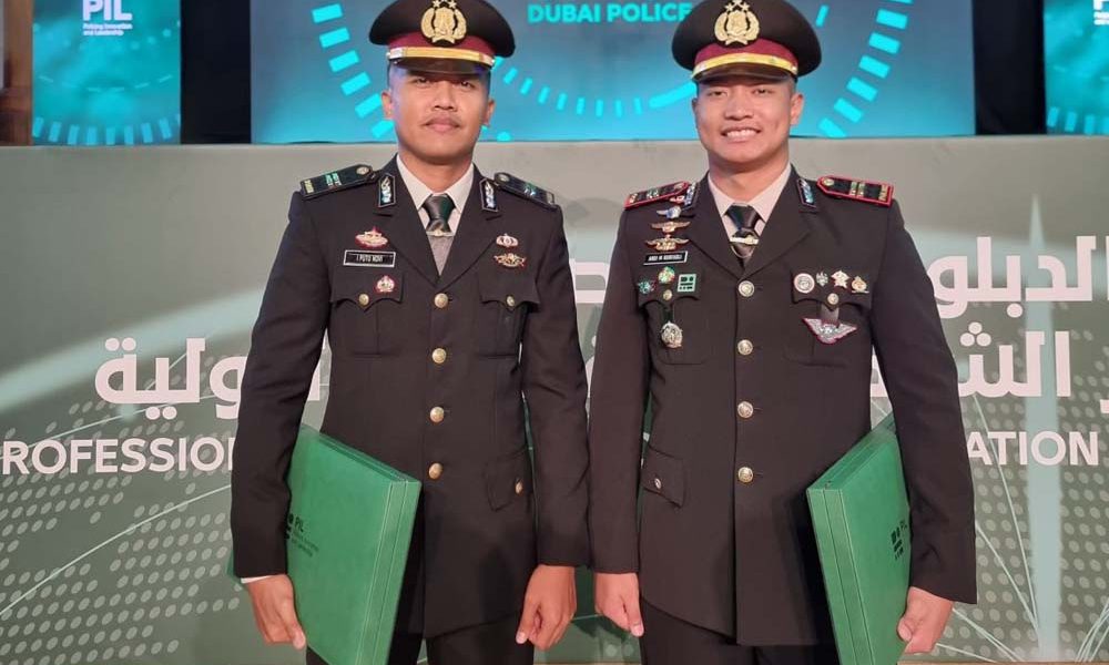 Atas Prestasi Saat Pendidikan di UEA, Kapolri Berikan Pin Emas Kepada 2&nbsp;Anggotanya