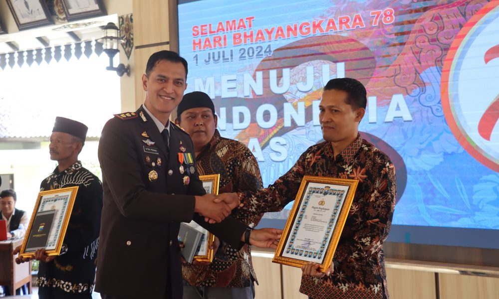 Bantu Kinerja Polri, 3 Warga Magetan Diganjar Penghargaan di Hari Bhayangkara&nbsp;ke-78.
