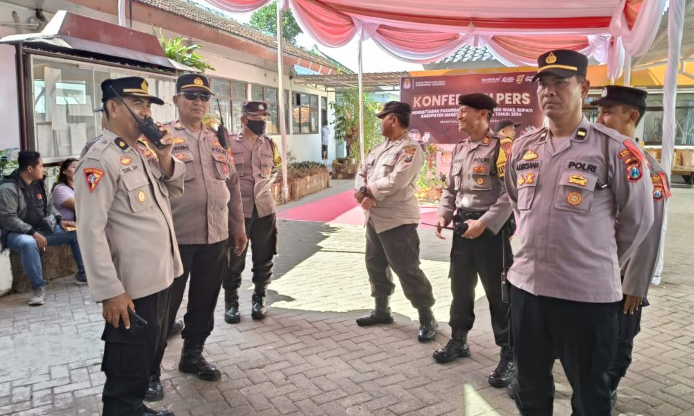 Polres Magetan Kerahkan Ratusan Personel untuk Amankan Tahapan Pendaftaran Cabup dan Cawabup Pilkada 2024 Di&nbsp;Magetan.