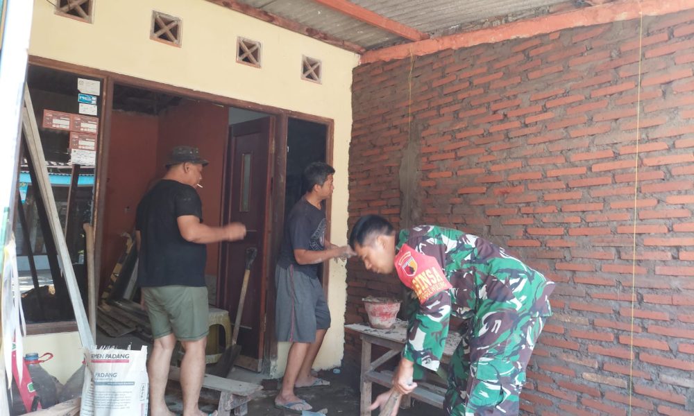 Kodim 0833/Kota Malang Renovasi Rumah Warakawuri di Kelurahan&nbsp;Tunggulwulung