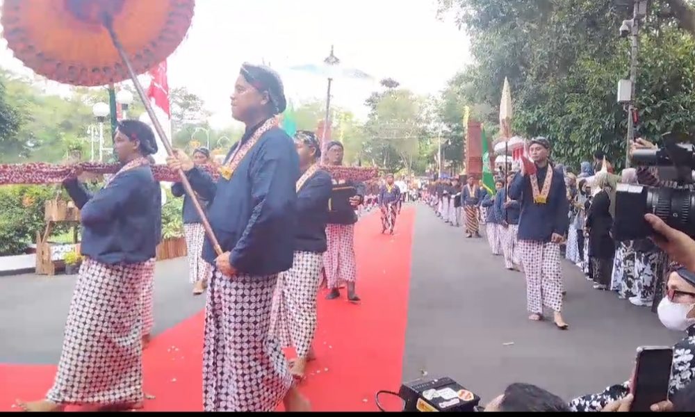 Hari Jadi Trenggalek ke-830, Pusaka Bupati Mas Ipin Ikut&nbsp;Dikirab